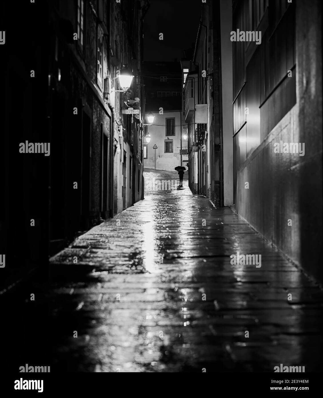 Rainy old street hi-res stock photography and images - Alamy