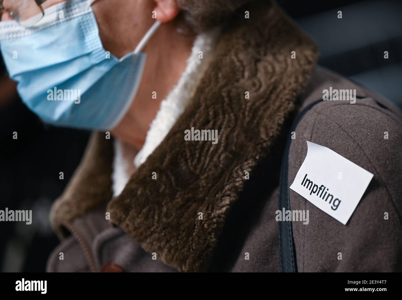 Heuchelheim, Germany. 21st Jan, 2021. A woman wears a sticker saying 'vaccinated' at the vaccination centre. The first six regional vaccination centres in Hesse have been open since 19 January. Credit: Arne Dedert/dpa/POOL/dpa/Alamy Live News Stock Photo