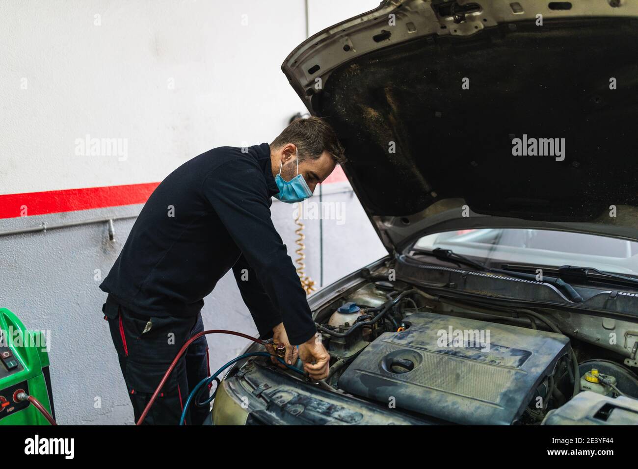 mechanic repairing air conditioning in the car Stock Photo Alamy