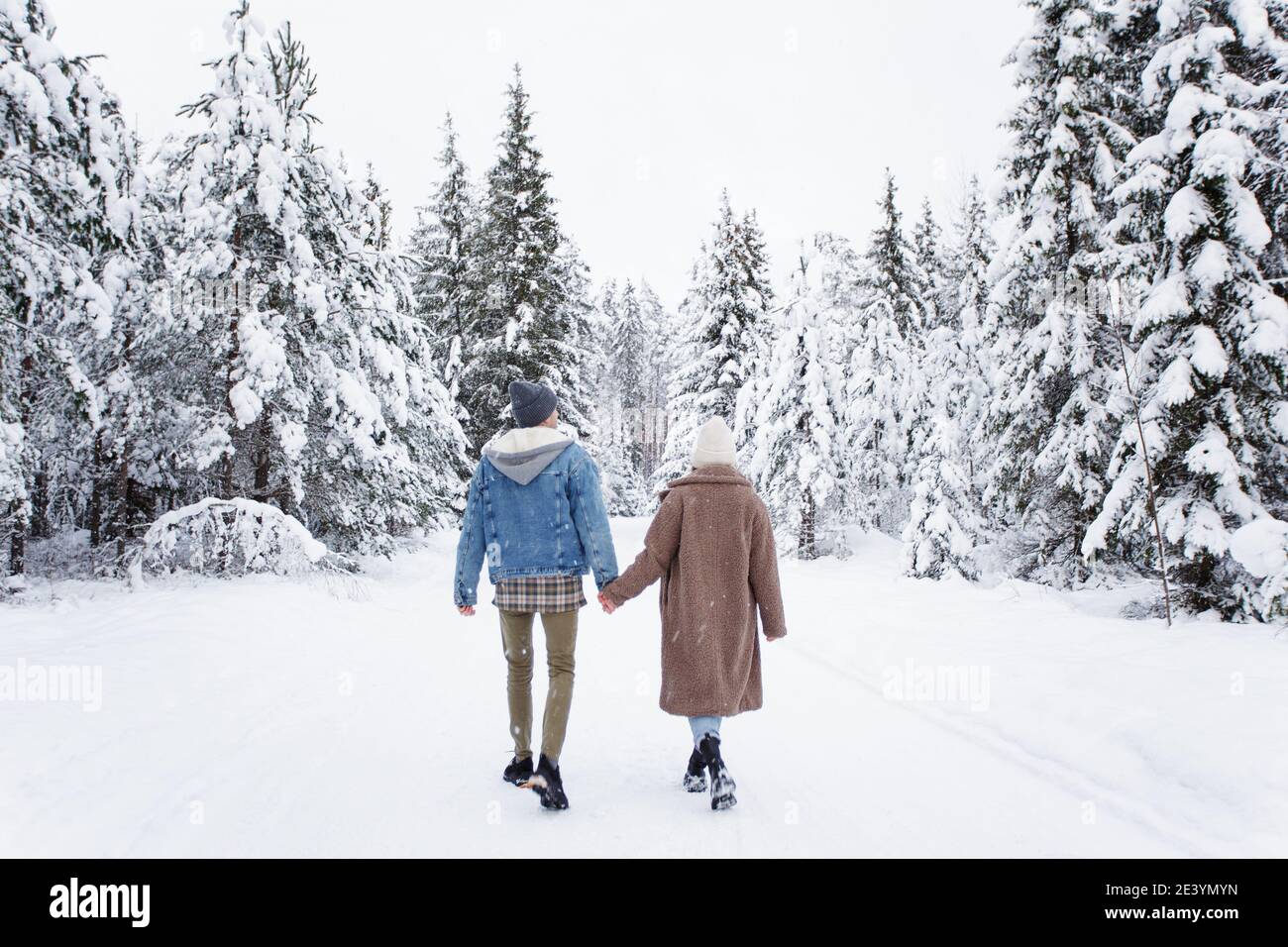 Romantic couple snow rear view hi-res stock photography and images - Alamy