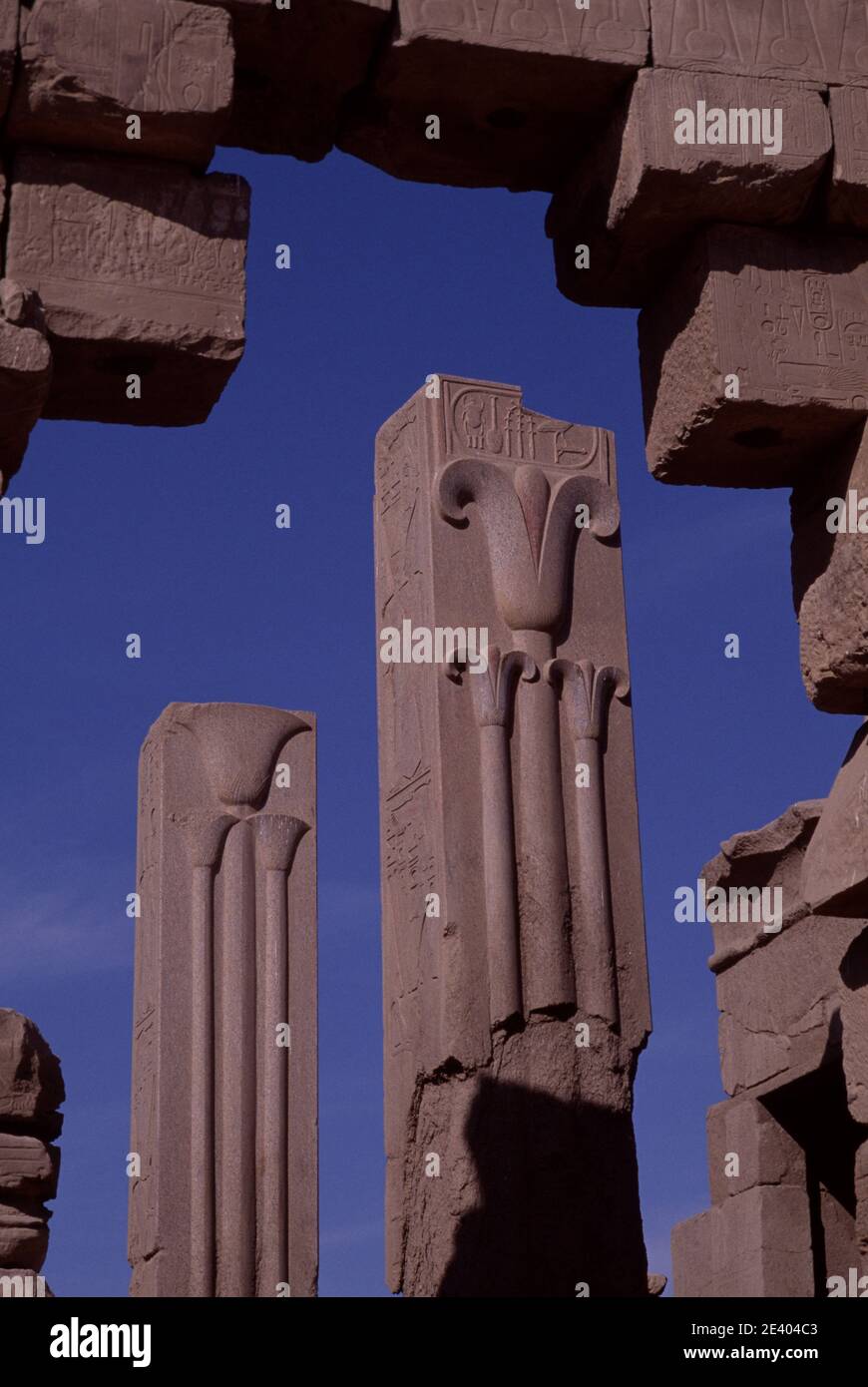 Luxor, Karnak Tempel, Relief, Wand, Wandaufbau, Stütze, Säule, Kunstwerk, Abstrakt, Ornament, floral, Kunstwerk, Abstrakt, Schrift, Hyroglyphen, Afrik Stock Photo