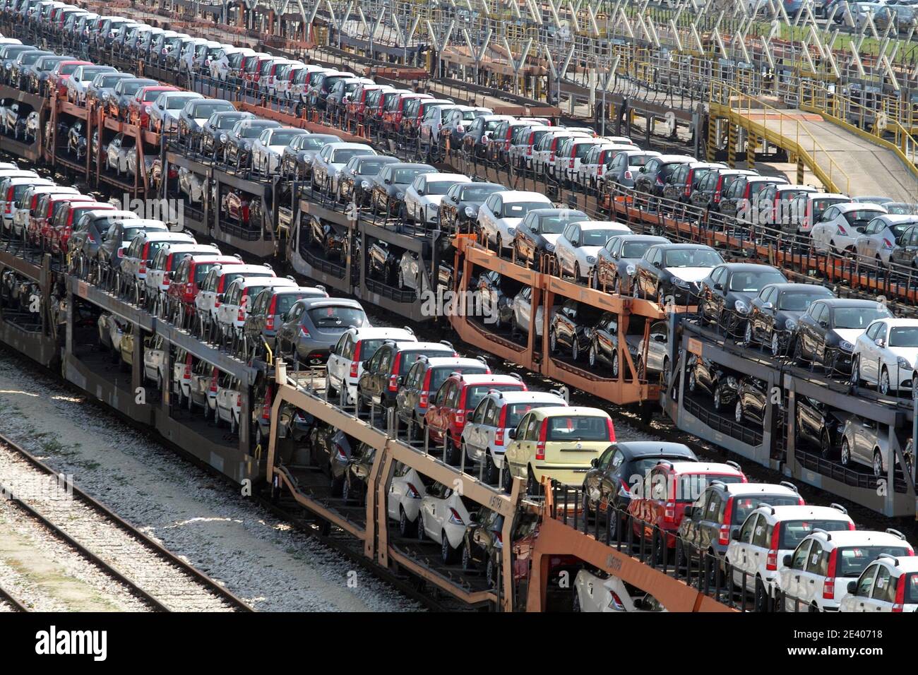 Cassino - Italia - 24 marzo 2013: Le Fiat Panda e le Alfa Romeo prodotte nello stabilimento di Cassino nel parcheggio auto pronte per essere distribuite Stock Photo