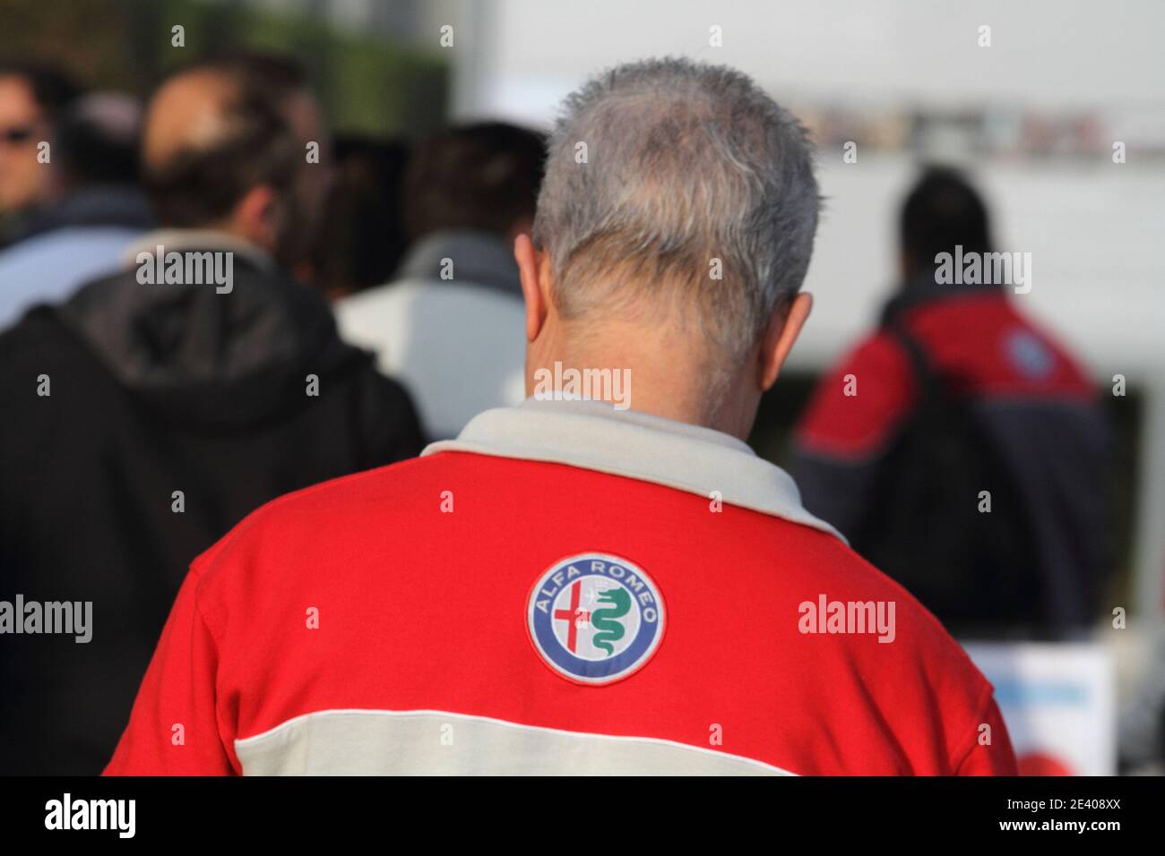 Cassino, Italia - 24 novembre 2016: Gli operai all'ingresso dello stabilimento della Fiat Fca cassinate iniziano il turno di lavoro Stock Photo