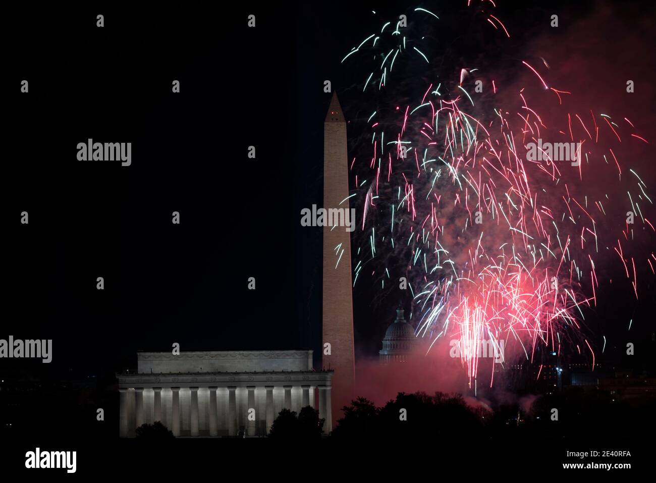 Washington DC, USA. 20th Jan, 2021. A fireworks display appear on the over the mall as part of President Joe Biden inauguration celebration in Washington, DC. Credit: Brian Branch Price/ZUMA Wire/Alamy Live News Stock Photo