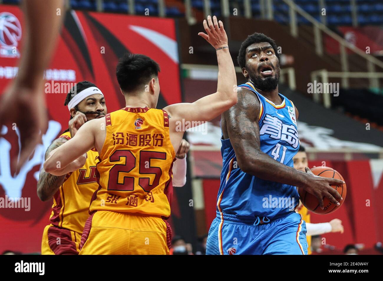 Zhuji, China's Zhejiang Province. 21st Jan, 2021. Dakari Johnson (R) of