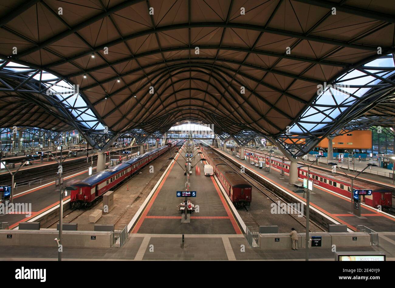 Southern Cross Station Melbourne, bahnhof, railroad station, railway station, stazione, estaci—n ferroviaria, australien, australia, architect Nichola Stock Photo