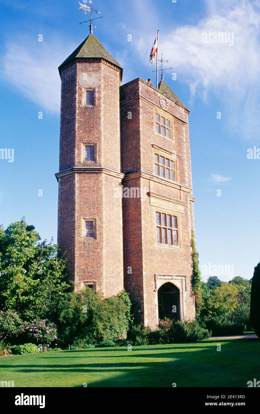 Four storeyed gate tower remaining from elizabethan courtyard house built 1560s, sissinghurst castle kent Stock Photo