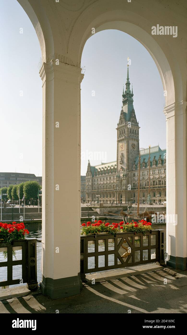 Hamburg rathaus architecture detail city hall hi-res stock