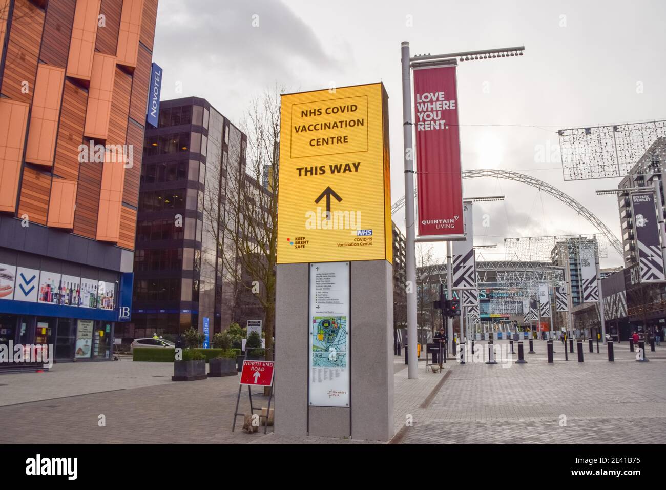 London, UK. 21st Jan, 2021. Direction sign for the NHS covid-19 Vaccination Centre in Wembley.Several mass vaccination sites have been opened around England, as the government rolls out its coronavirus vaccination program. Credit: SOPA Images Limited/Alamy Live News Stock Photo