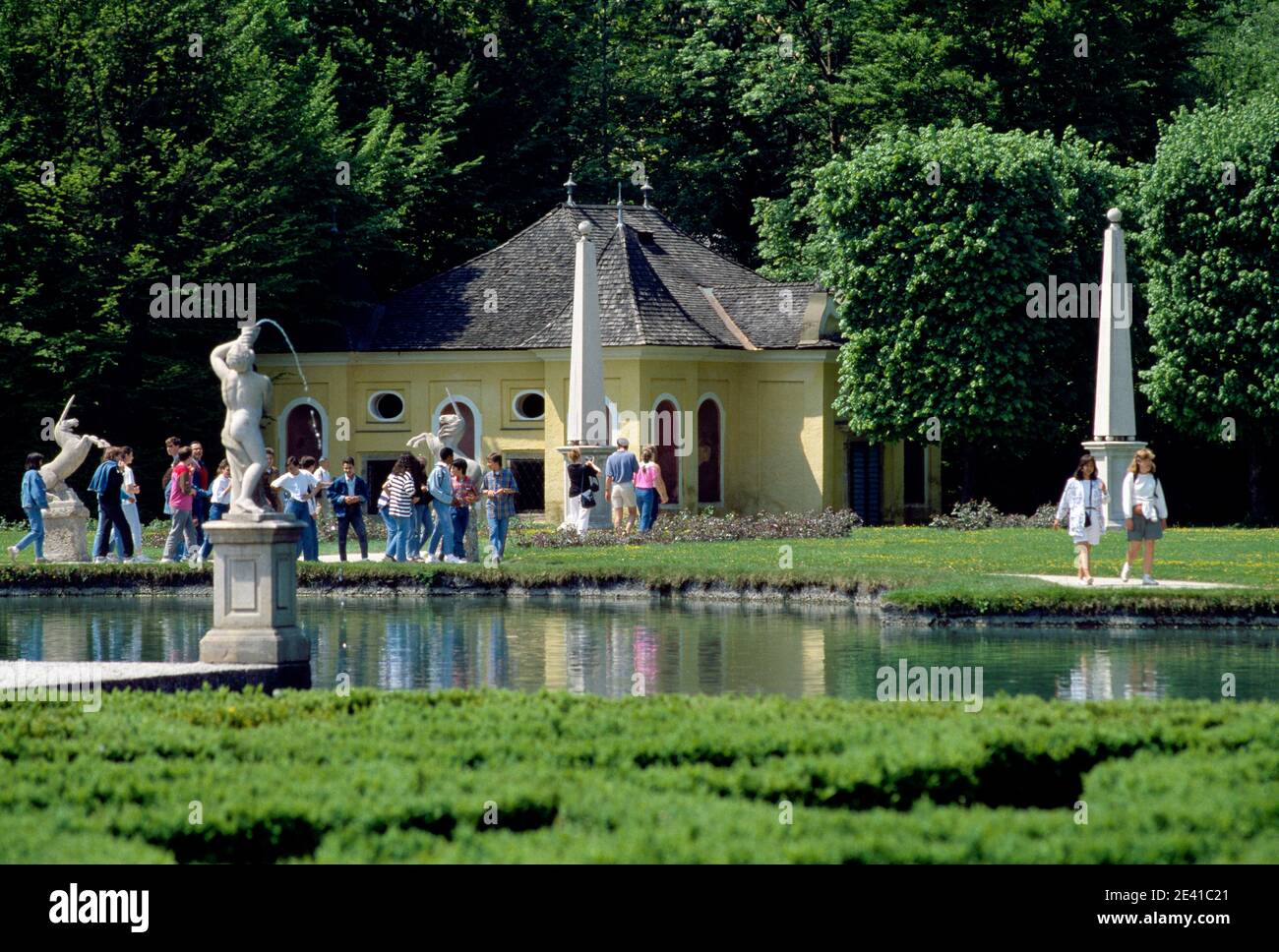 Schloßpark mit Brunnen Stock Photo