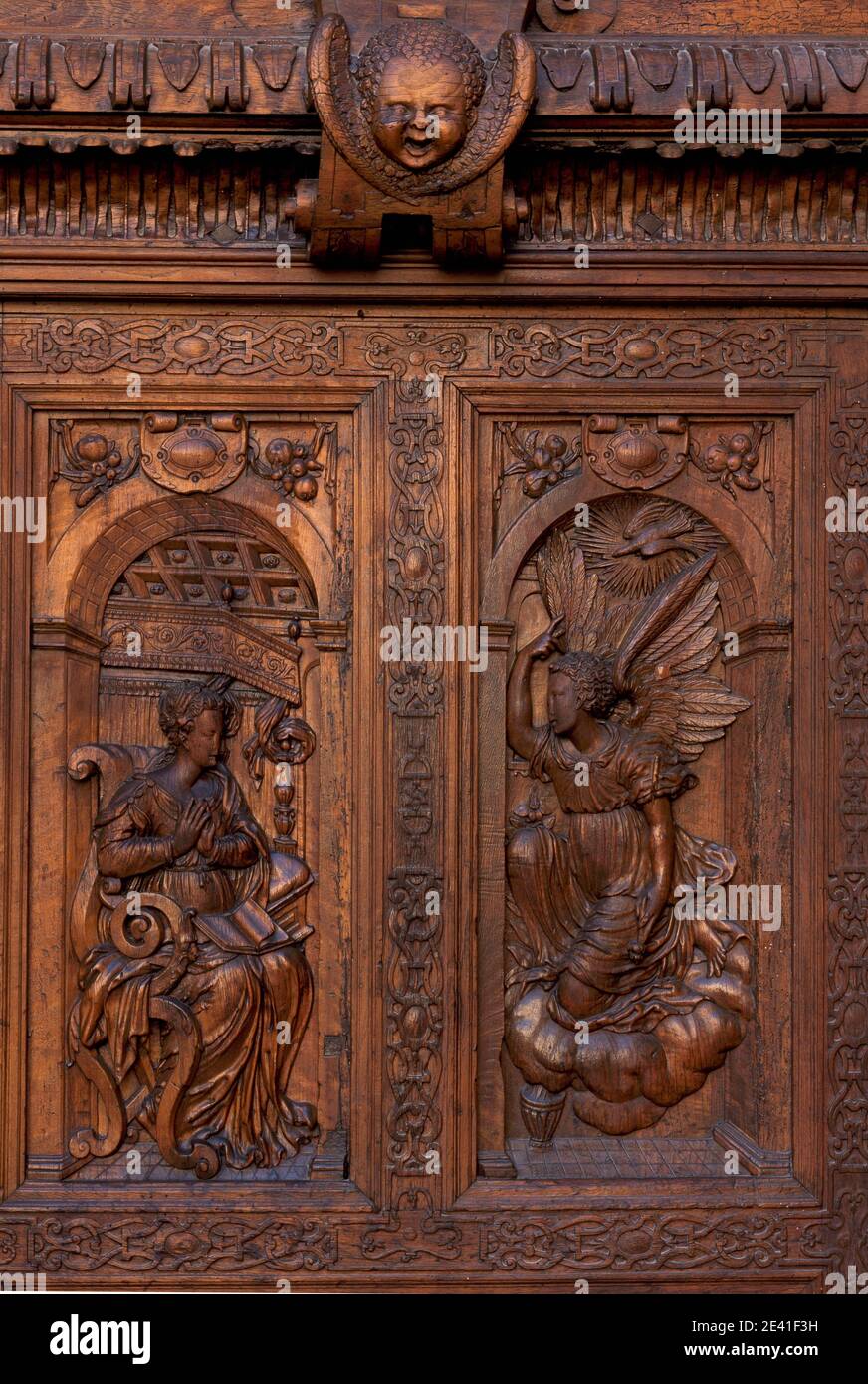 Details der holzgeschnitzten Türen des Westportals von Antoine Volard ...