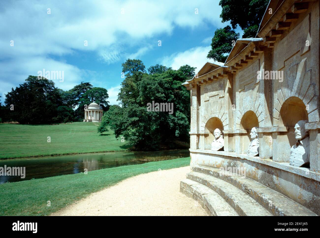 Temple of British Worthies mit den Elysischen Feldern Stock Photo