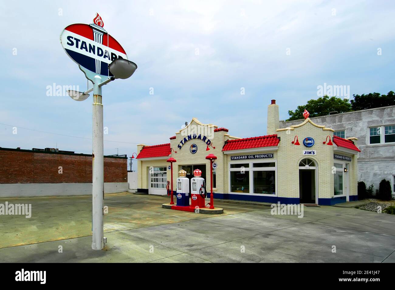 Historical standard gas station hires stock photography and images Alamy