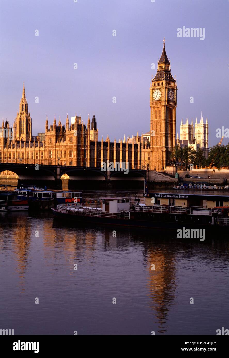 Big Ben und Westminster Abbey, Blick über die Themse Stock Photo