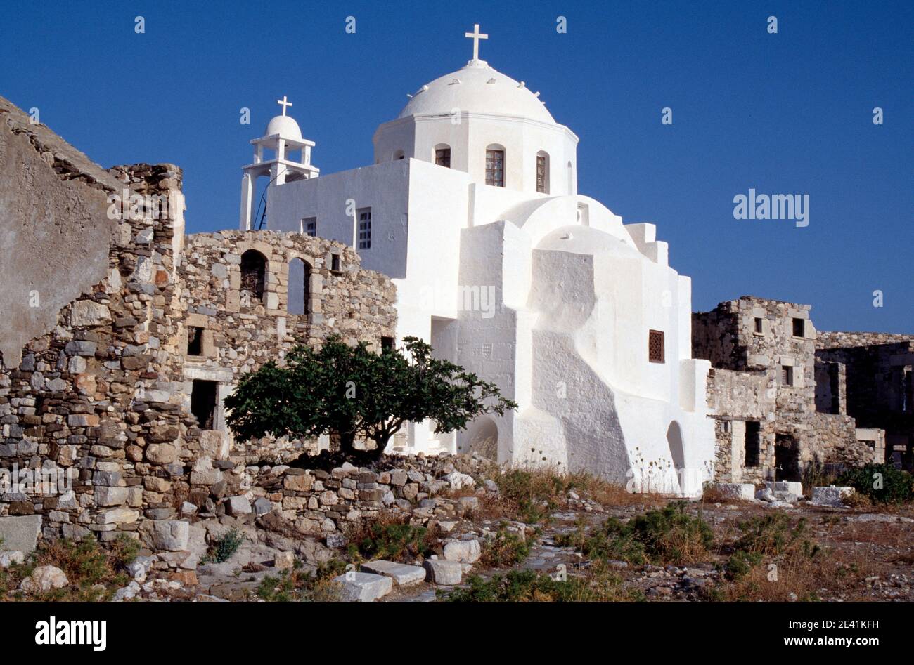 Kirche im Gebirge Stock Photo