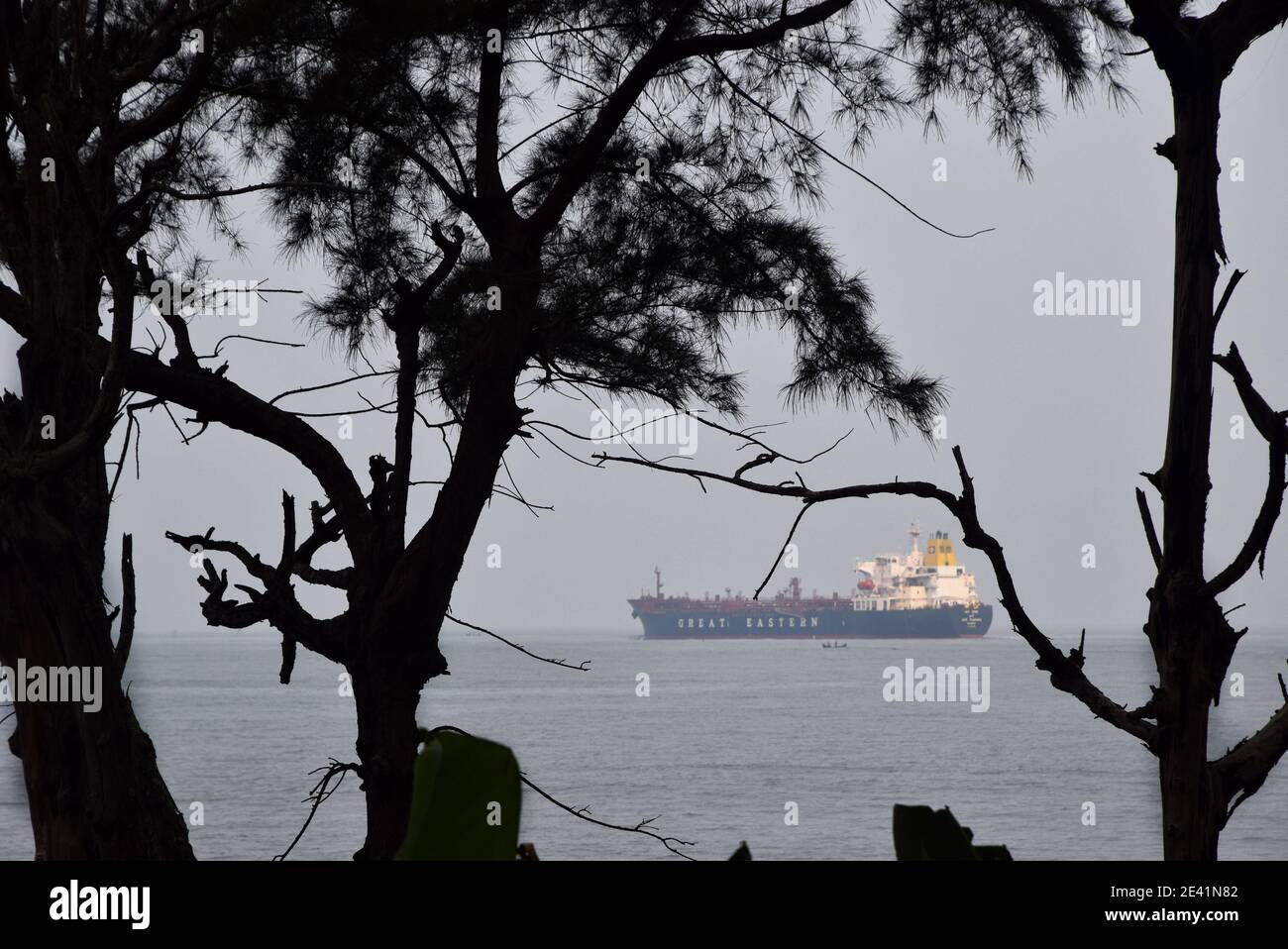 oil tanker leaving the port of cochin, kerala, india Stock Photo Alamy