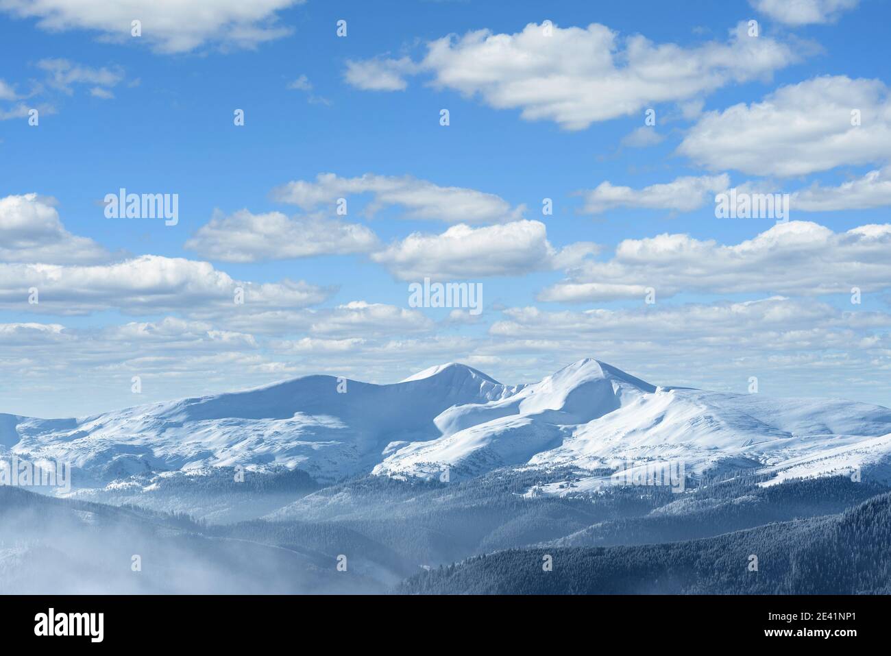 Views of snow capped mountains hi-res stock photography and images - Alamy