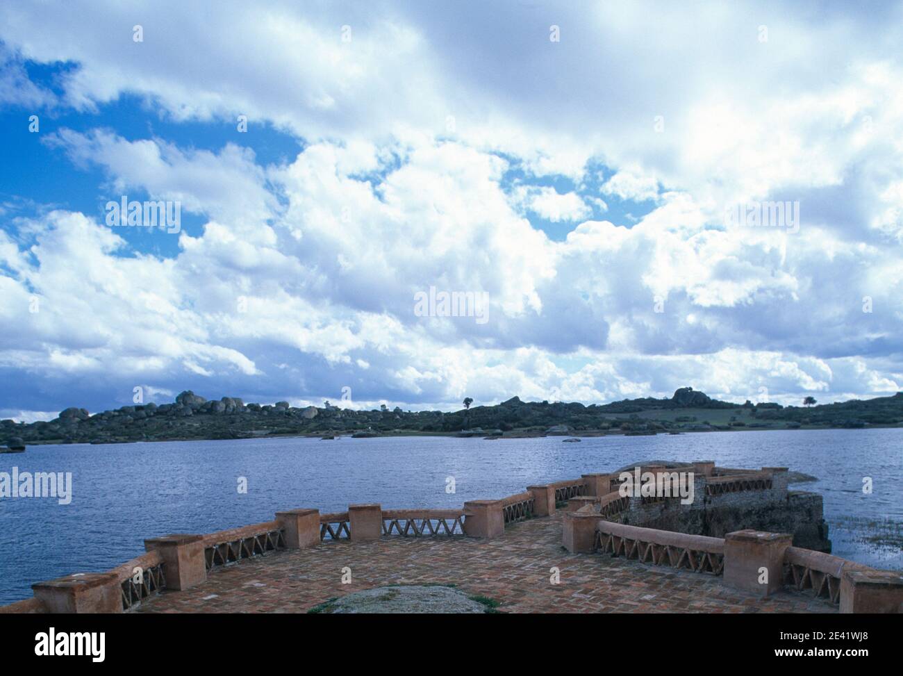 その他 Wolf Vostell Il Giardino Delle Delizie Malpartida de Caceres, Museum Wolf Vostell, Voaex 1976 Stock