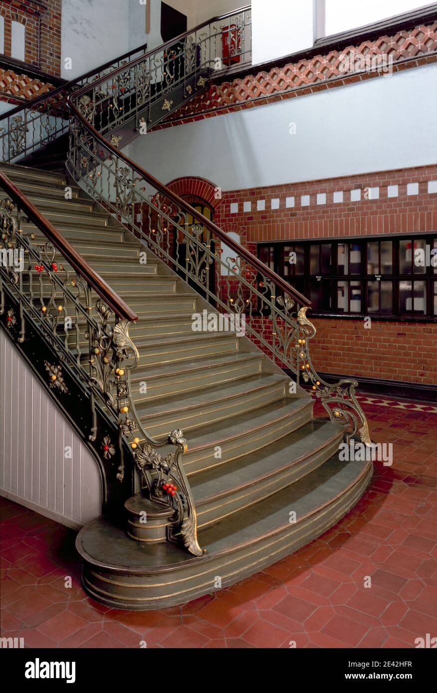 Treppenhaus in der alten Verwaltung Stock Photo