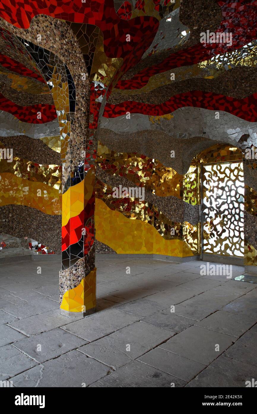 Schloßpark, Grotte von Niki de Saint Phalle, Herrenhausen Stock Photo