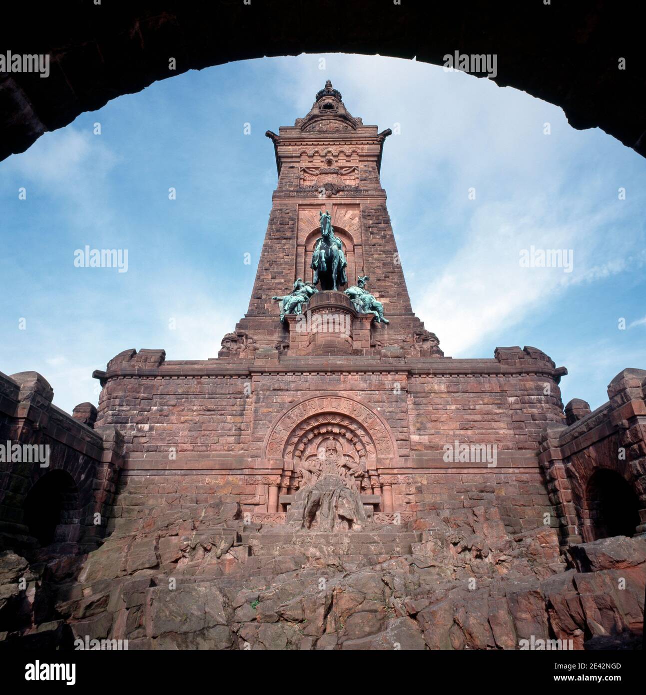 Kaiser-Wilhelm-Denkmal und Barbarossa-Figur Stock Photo