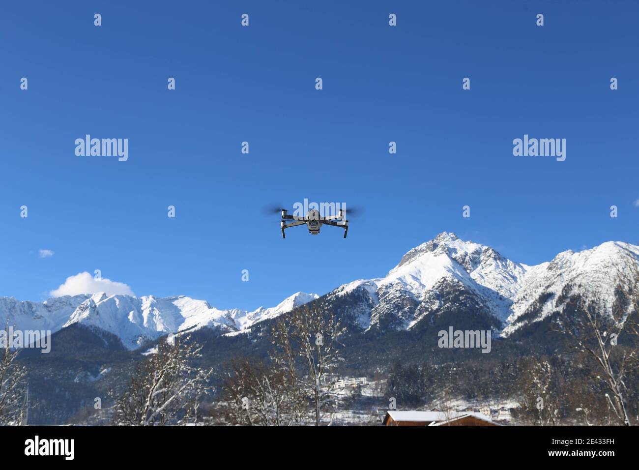 Drone, quadrocopter, DJI Mavic 2 PRO, multicopter, mit Hasselblad 20 megapixel Kamera Stock Photo