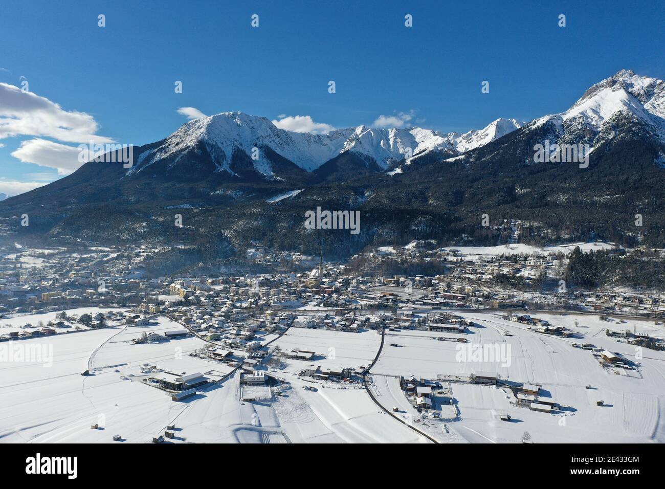 Winterlandschaft Alpen, Imst Tirol mit Dji mavic 2 pro Drohne Stock Photo
