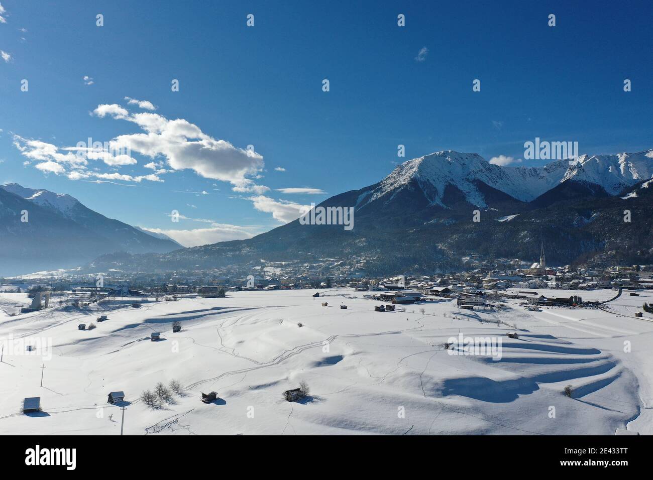 Winterlandschaft Alpen, Imst Tirol mit Dji Mavic 2 pro Drohne Stock Photo