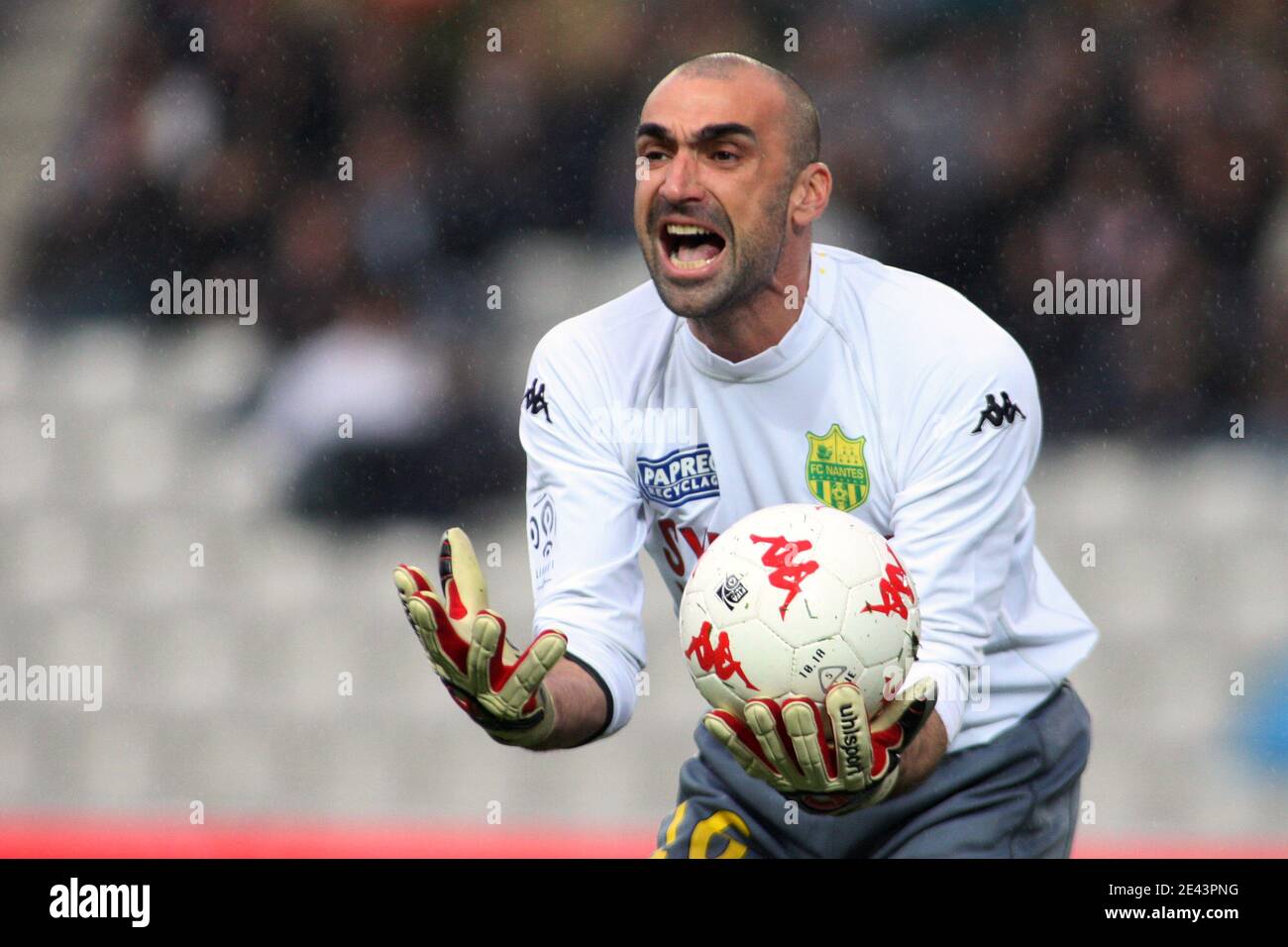 Nantes' goalkeeper Jerome Alonzo during the French First League soccer match, Nantes vs Lille at the Beaujoire stadium in Nantes, France on April 4, 2009. Photo by JP/Tranvouez/Asa Pictures/ABACAPRESS.COM Stock Photo