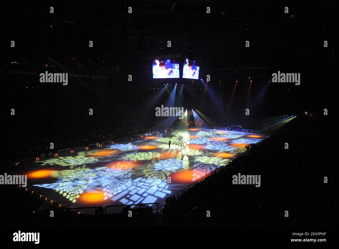 Atmosphere during the ' Stars sur Glace 2009' Figure Skating event at Palais Omnisports Paris Bercy in Paris, France on April 4, 2009. Photo by Thierry Plessis/ABACAPRESS.COM Stock Photo