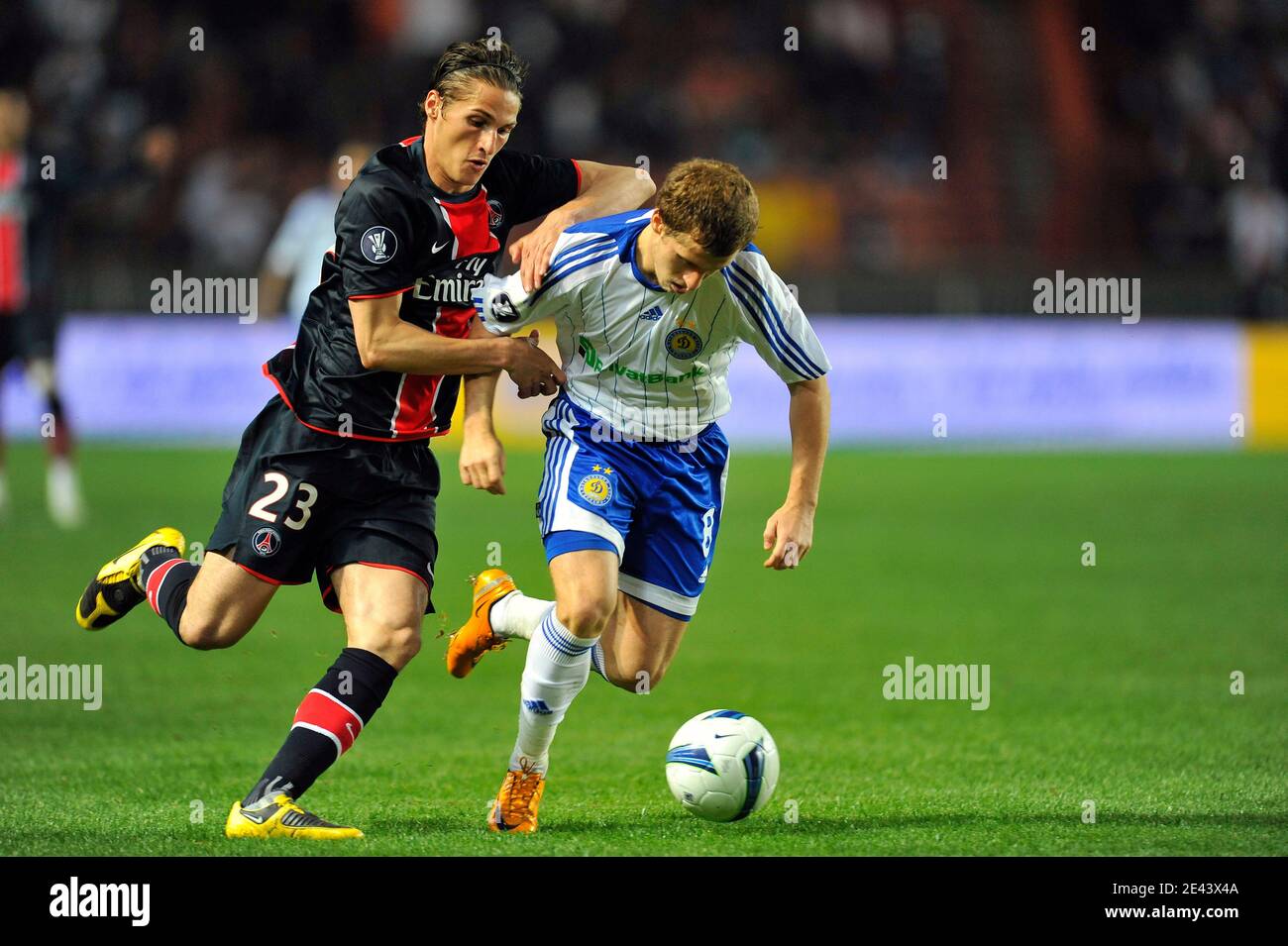 Jeremy Clement of Paris Saint Germain fights for the ball with Olexandr Aliyev of Dynamo Kyiv during the UEFA Cup quarter-finals match played in Parc des Princes stadium, Paris, France, 9 April 2009. Photo by Stephane Reix/ABACAPRESS.COM Stock Photo