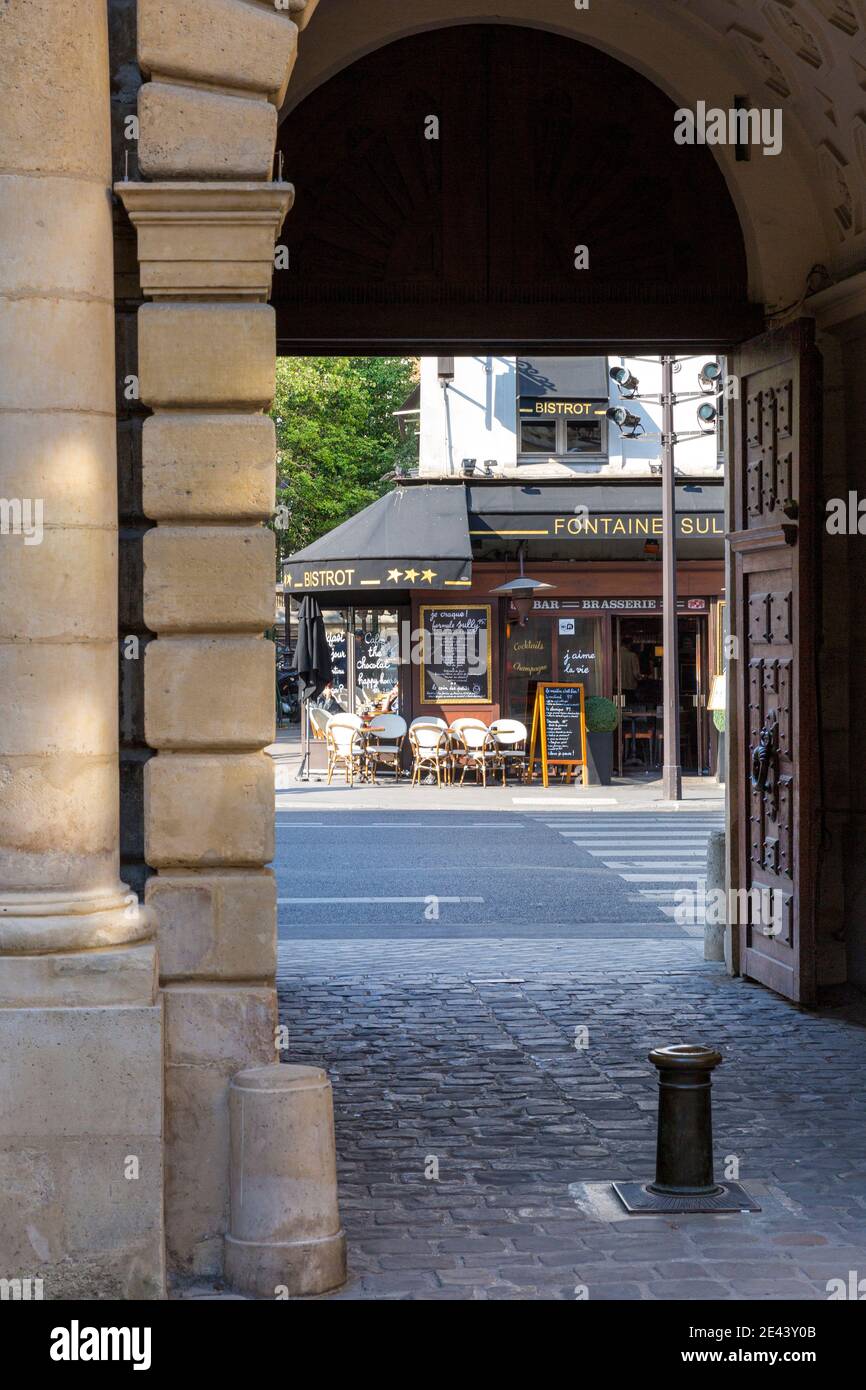 View from courtyard of Hotel de Sully of Cafe Fontaine Sully along Rue Saint-Antoine, Paris, Ile-de-France, France Stock Photo