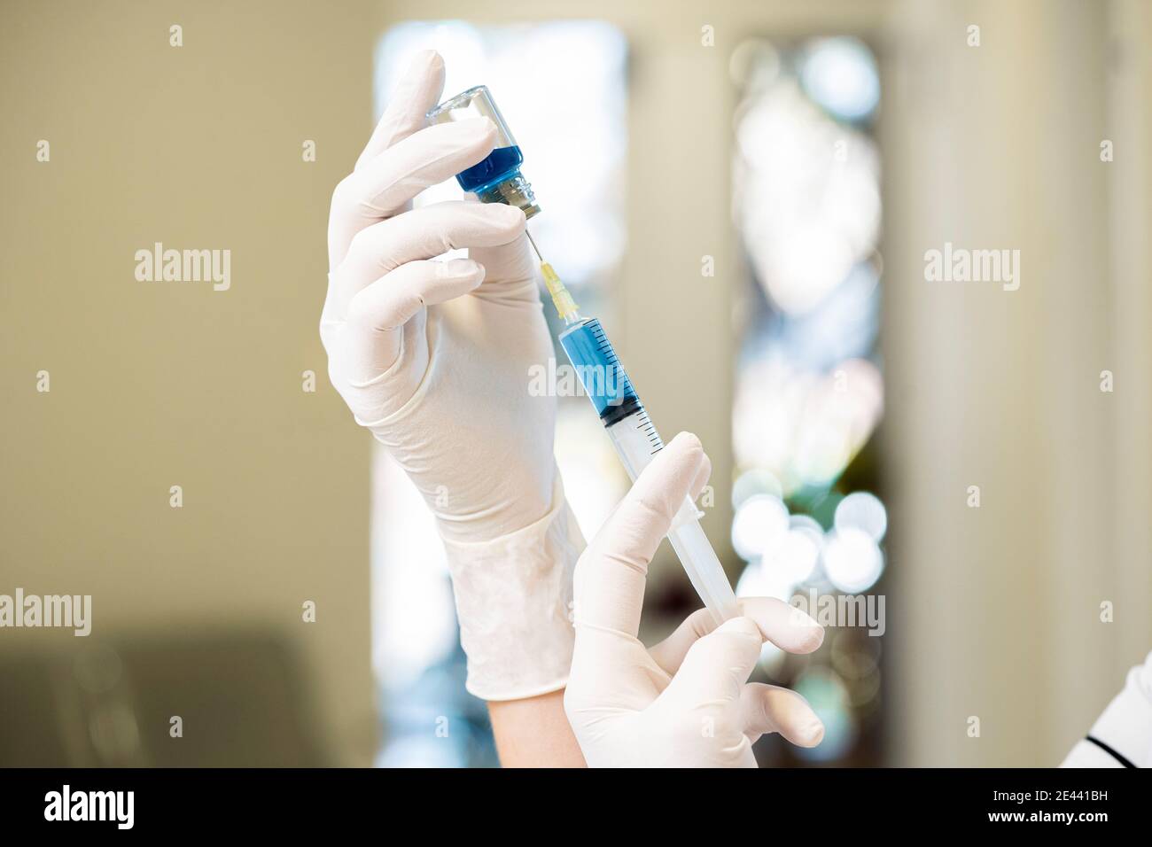 Cropped unrecognizable female doctor hi-res stock photography and ...
