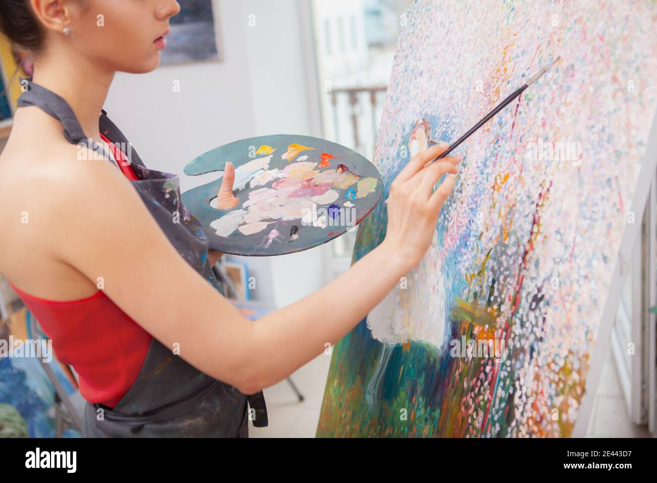 Female artist painting picture hi-res stock photography and images - Alamy
