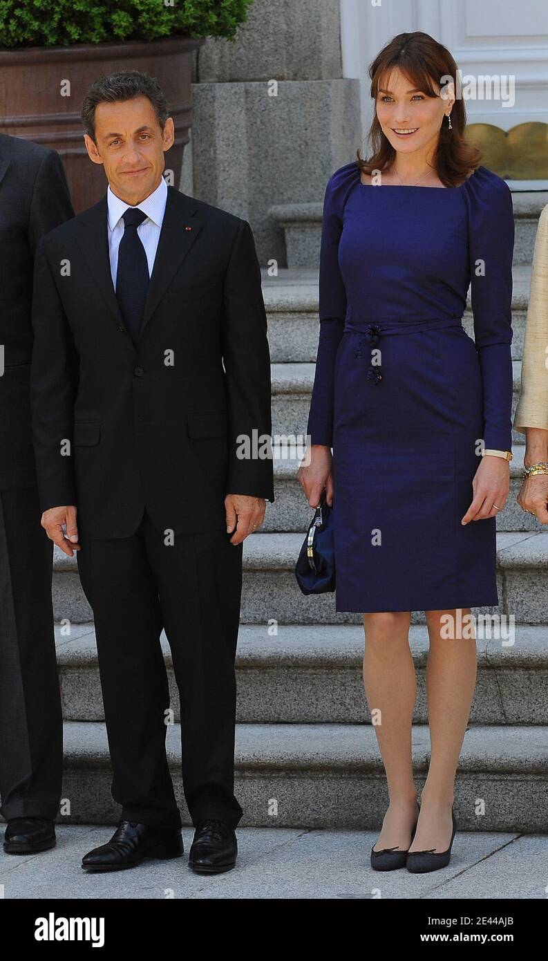 French President Nicolas Sarkozy and his wife Carla Bruni-Sarkozy pose at the Zarzuela Palace in Madrid, Spain on April 27, 2009. Photo by Thierry Orban/ABACAPRESS.COM Stock Photo