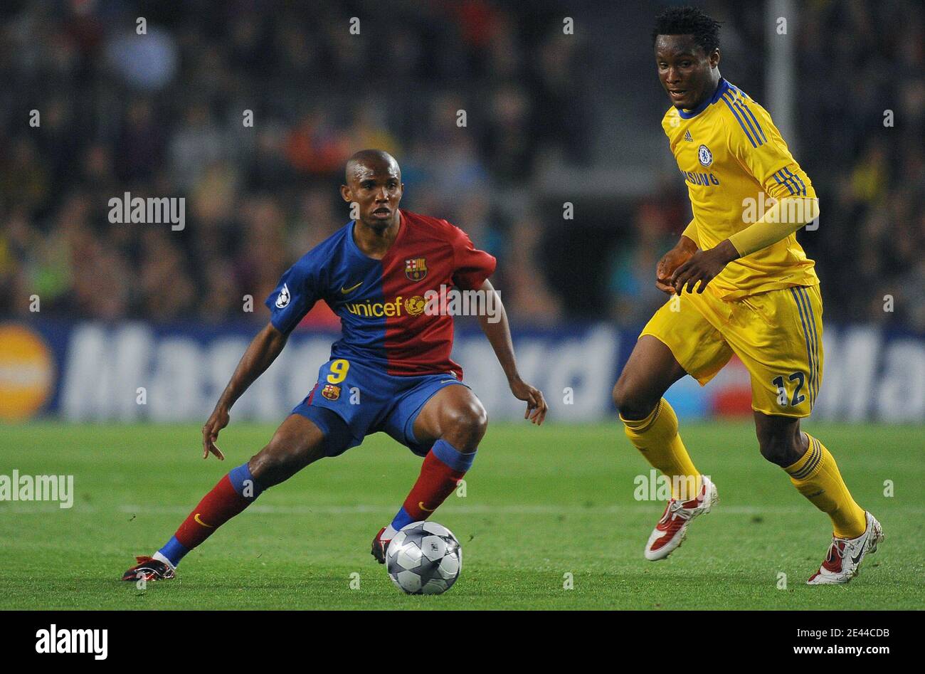 FC Barcelona's Samuel Eto'o and Chelsea's John Mikel Obi during the UEFA Champions League, Semi Final, First Leg, Barcelona vs Chelsea at the Nou Camp stadium in Barcelona, Spain on April 28, 2009. The match ended in a 20-0 draw. Photo by Steeve McMay/ABACAPRESS.COM Stock Photo
