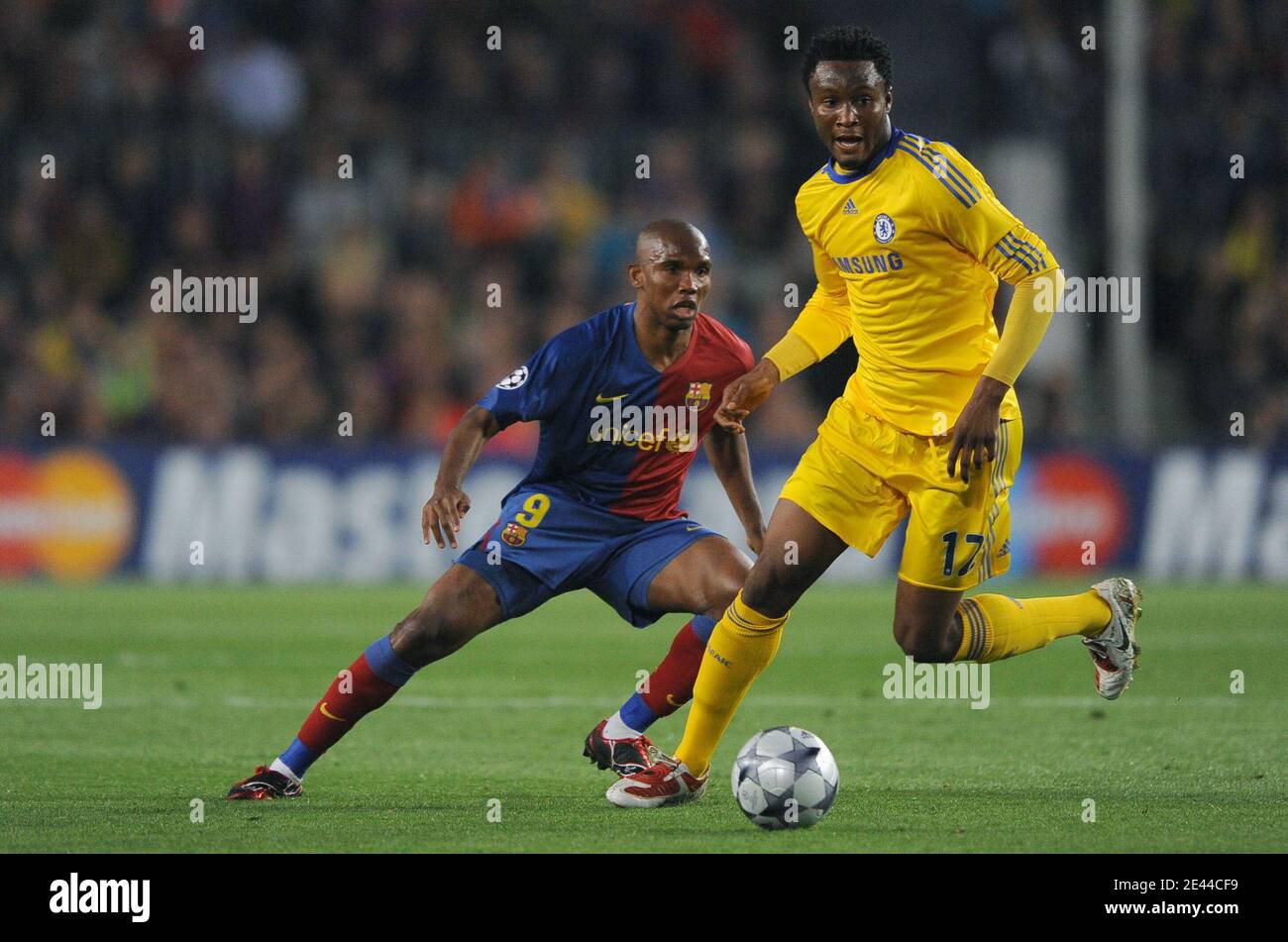 FC Barcelona's Samuel Eto'o is challenged by Chelsea's John Mikel Obi during the UEFA Champions League, Semi Final, First Leg, Barcelona vs Chelsea at the Nou Camp stadium in Barcelona, Spain on April 28, 2009. The match ended in a 20-0 draw. Photo by Steeve McMay/ABACAPRESS.COM Stock Photo