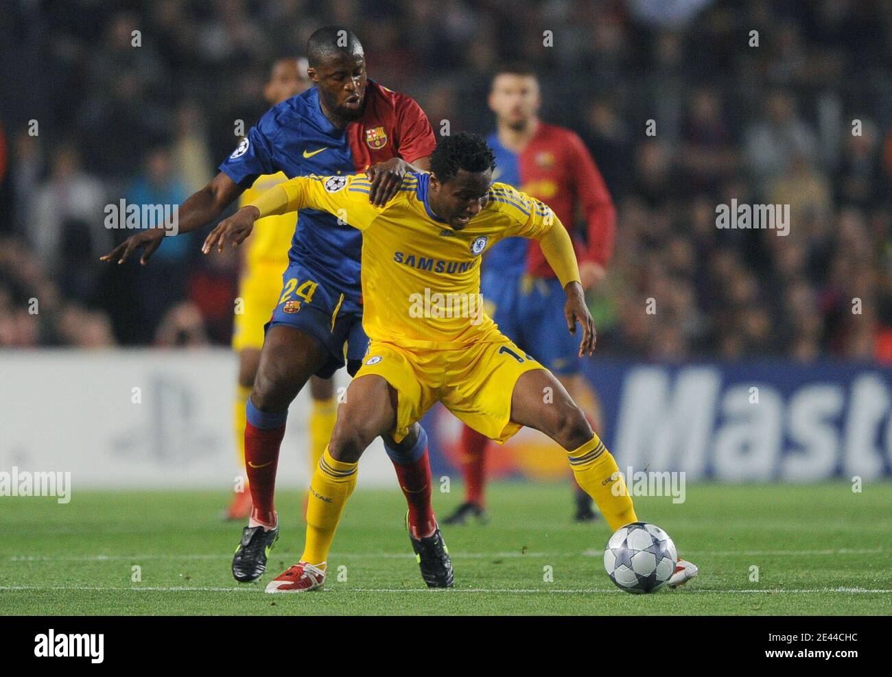 Chelsea's John Mikel Obi challenges FC Barcelona's Gnegneri Yaya Toure during the UEFA Champions League, Semi Final, First Leg, Barcelona vs Chelsea at the Nou Camp stadium in Barcelona, Spain on April 28, 2009. The match ended in a 20-0 draw. Photo by Steeve McMay/ABACAPRESS.COM Stock Photo