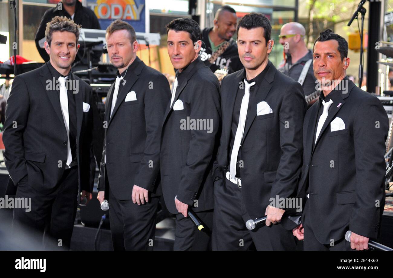 (L-R) Singers Joey McIntyre, Donnie Wahlberg, Jonathan Knight, Jordan Knight and Danny Wood of New Kids On The Block perform on NBC's 'Today' Show Concert Series at Rockefeller Plaza in New York City, NY, USA on May 8, 2009. Photo by Gregorio Binuya/ABACAPRESS.COM (Pictured: Joey McIntyre, Donnie Wahlberg, Jonathan Knight, Jordan Knight, Danny Wood, New Kids On The Block) Stock Photo