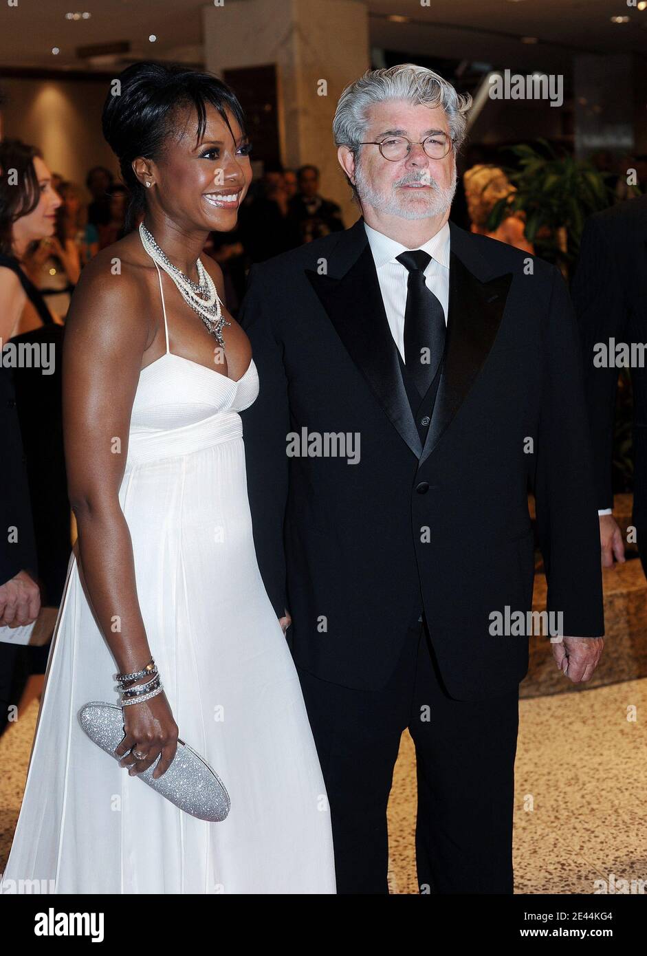 Filmmaker George Lucas and girlfriend Melody Hobson attend the White House  Correspondents dinner on May 9, 2009 at Hilton Hotel in Washington, DC.  USA. Photo by Olivier Douliery/ABACAPRESS.COM Stock Photo - Alamy