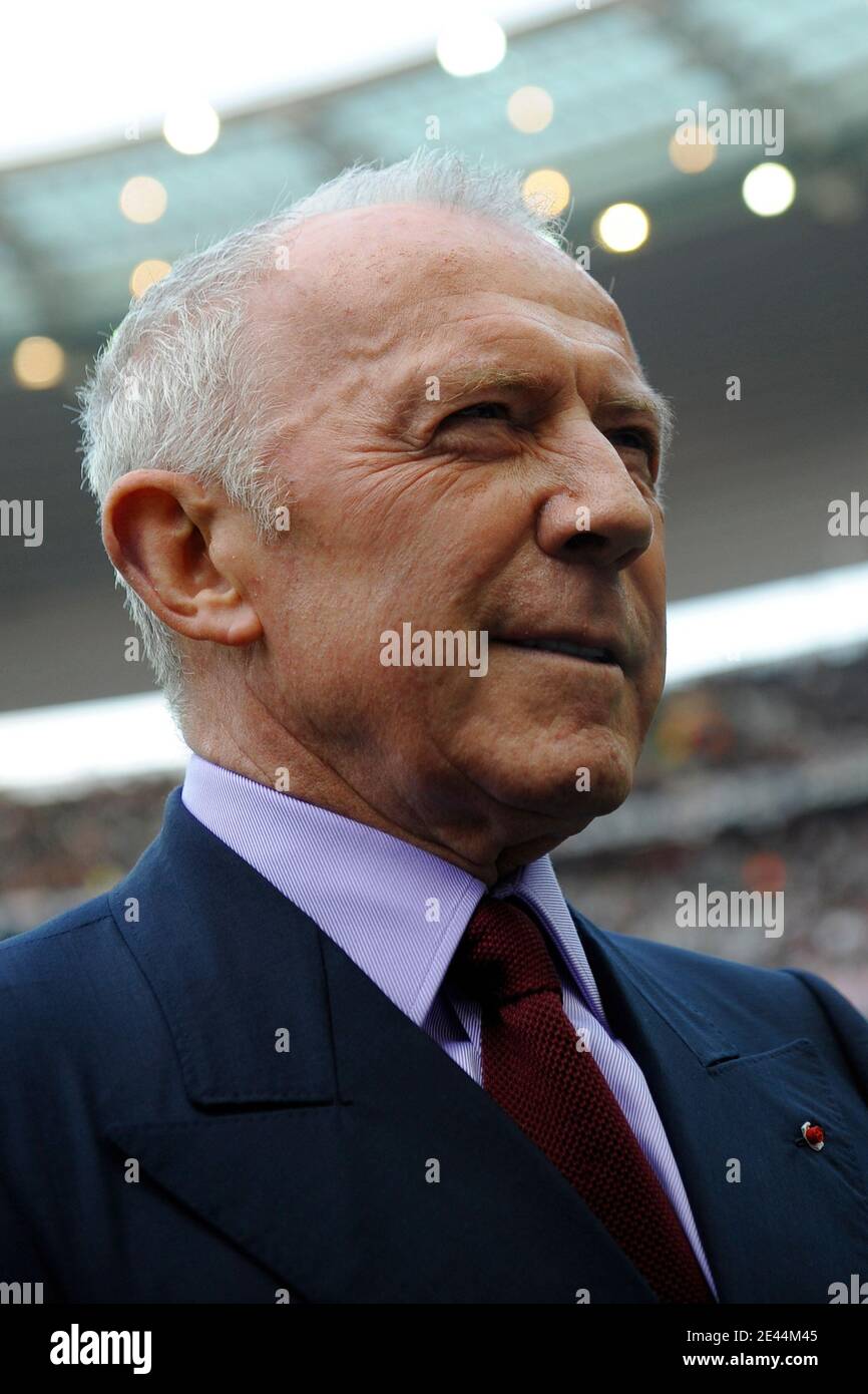 Rennes's Owner Francois Pinault during French Cup Final soccer match, Rennes vs Guingamp in St-Denis, France, on May 9, 2009. Guingamp won 2-1. Photo by Henri Szwarc/ABACAPRESS.COM Stock Photo