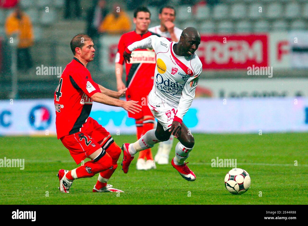 Lorient's Christophe Jallet tackles Nancy's Issiar Dia during the French First League soccer match, AS Nancy-lorraine vs FC Lorient at Marcel Picot stadium in Nancy, France on May 13, 2009. Photo by Mathieu Cugnot/ABACAPRESS.COM Stock Photo