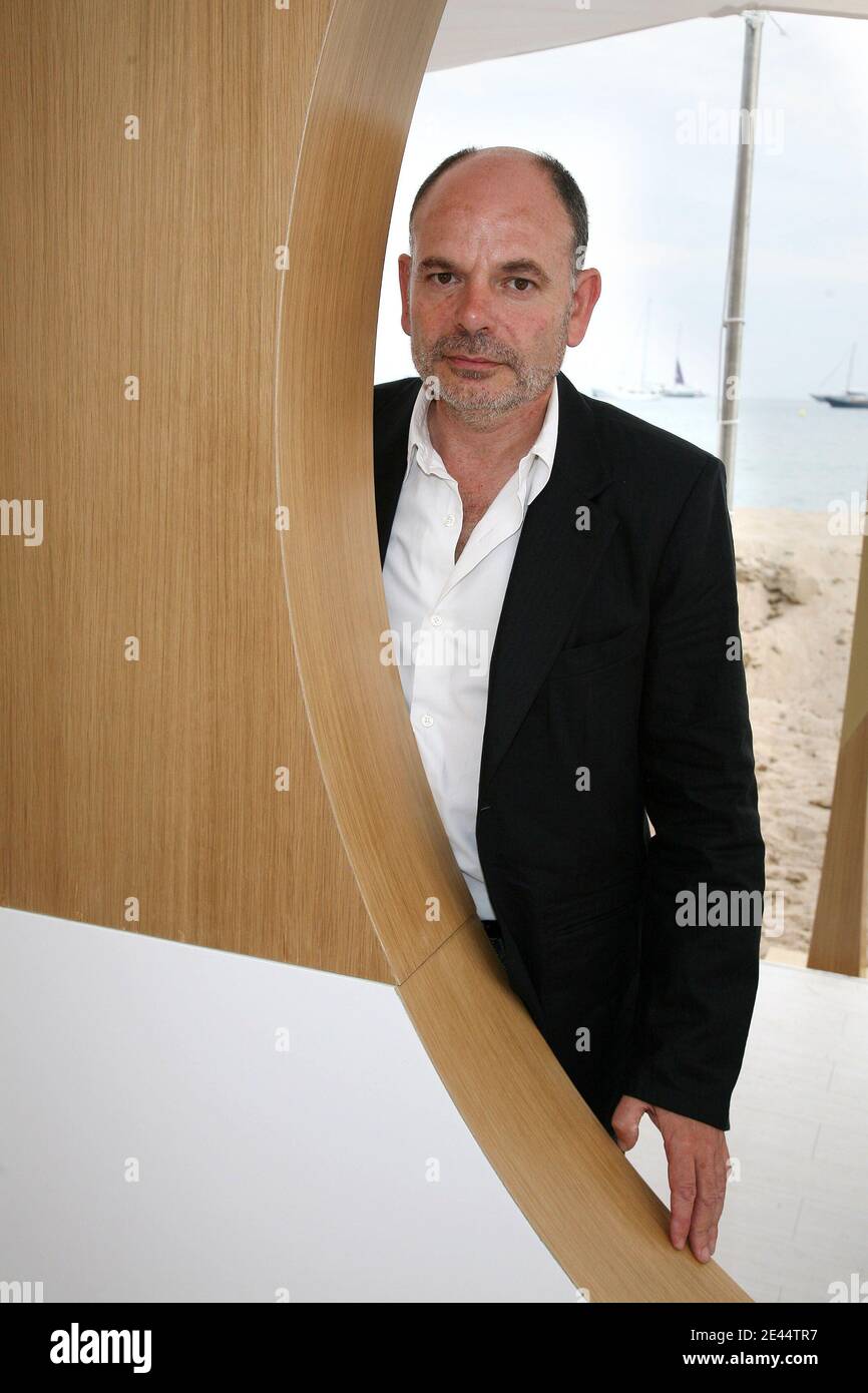 EXCLUSIVE. Jean-Pierre Darroussin poses for our photographer during the 62nd Cannes Film Festival at Martinez hotel in Cannes, France on May 14, 2009. Photo by Guignebourg-Gorassini/ABACAPRESS.COM Stock Photo