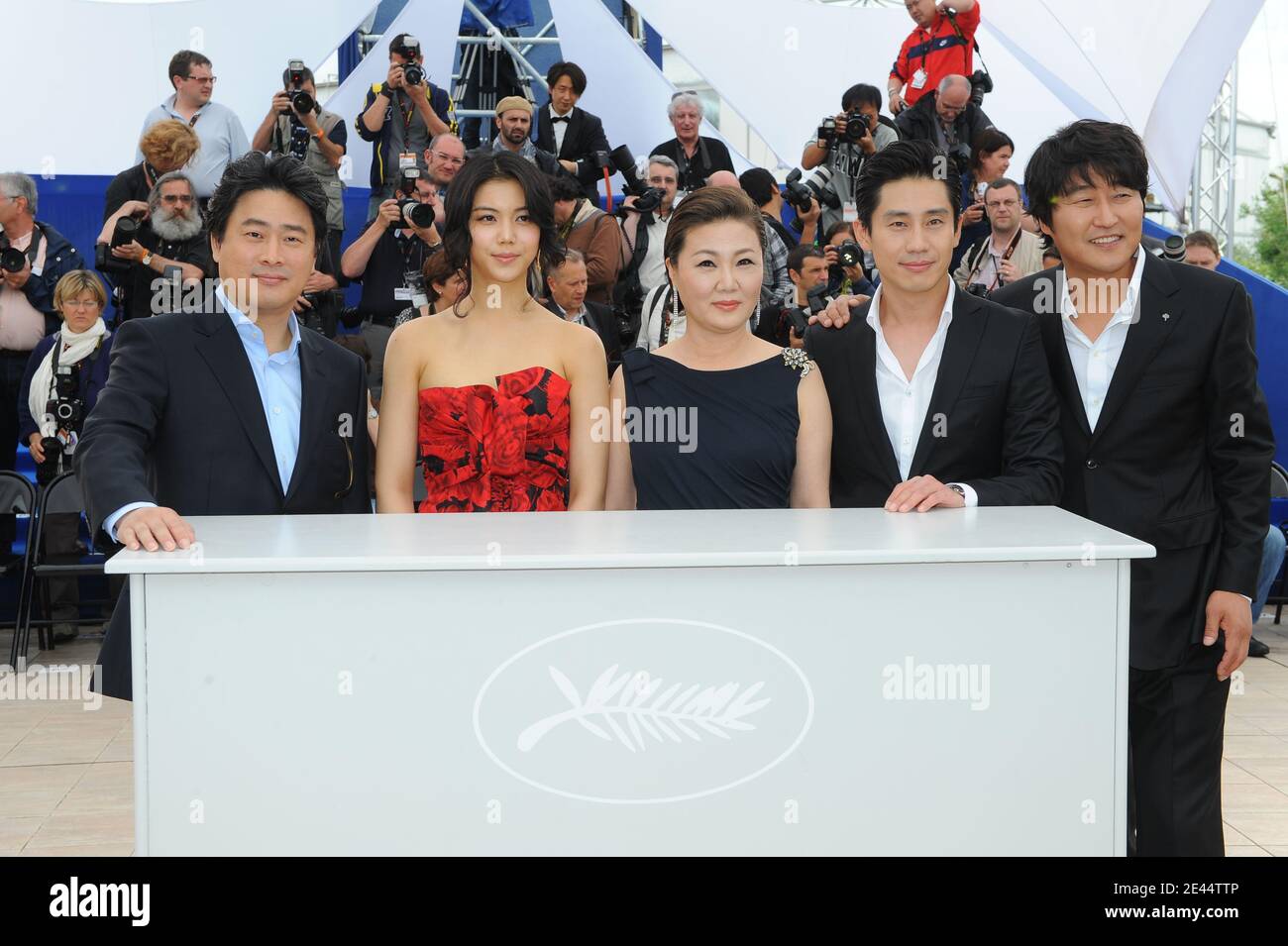 South-Korean director Chan-Wook Park , Kim Ok-Bin and Kim Hae-Sook, Shin Ha-Kyun and Song Kang-Ho attend the 'Thirst' Photocall held at the Palais Des Festivals during the 62nd International Cannes Film Festival in Cannes, France on May 15, 2009. Photo by Nebinger-Orban/ABACAPRESS.COM Stock Photo