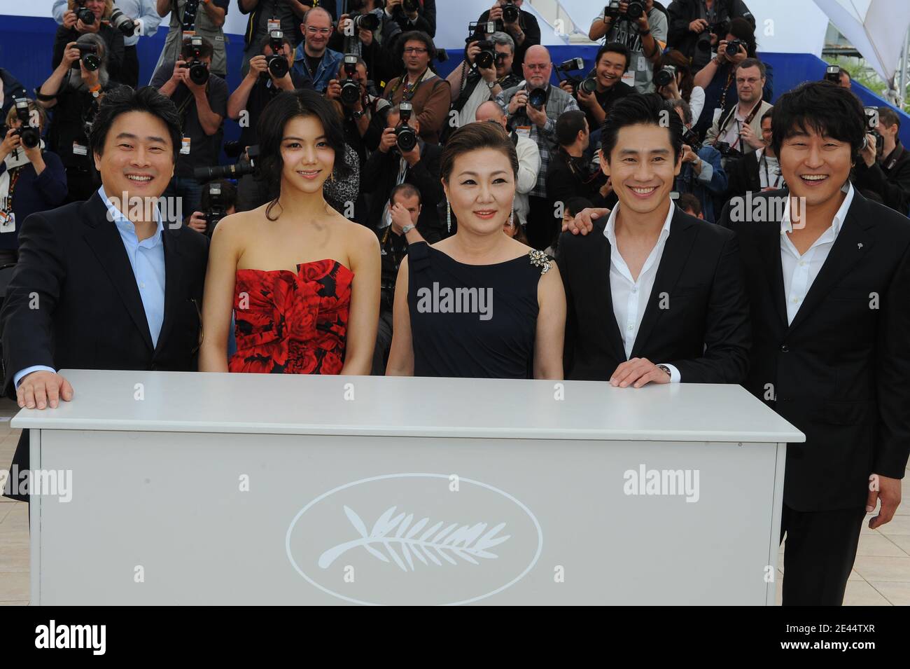 South-Korean director Chan-Wook Park , Kim Ok-Bin and Kim Hae-Sook, Shin Ha-Kyun and Song Kang-Ho attend the 'Thirst' Photocall held at the Palais Des Festivals during the 62nd International Cannes Film Festival in Cannes, France on May 15, 2009. Photo by Nebinger-Orban/ABACAPRESS.COM Stock Photo