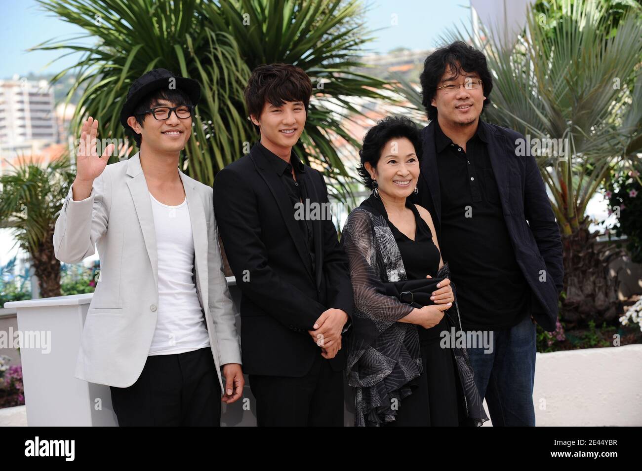 'Jin Goo, Won Bin, Kim Hye-Ja and director Bong Joon pose during the photo call of ''Mother'' at the 62nd Cannes Film Festival. Cannes, France, May 16, 2009. Photo by Lionel Hahn/ABACAPRESS.COM' Stock Photo