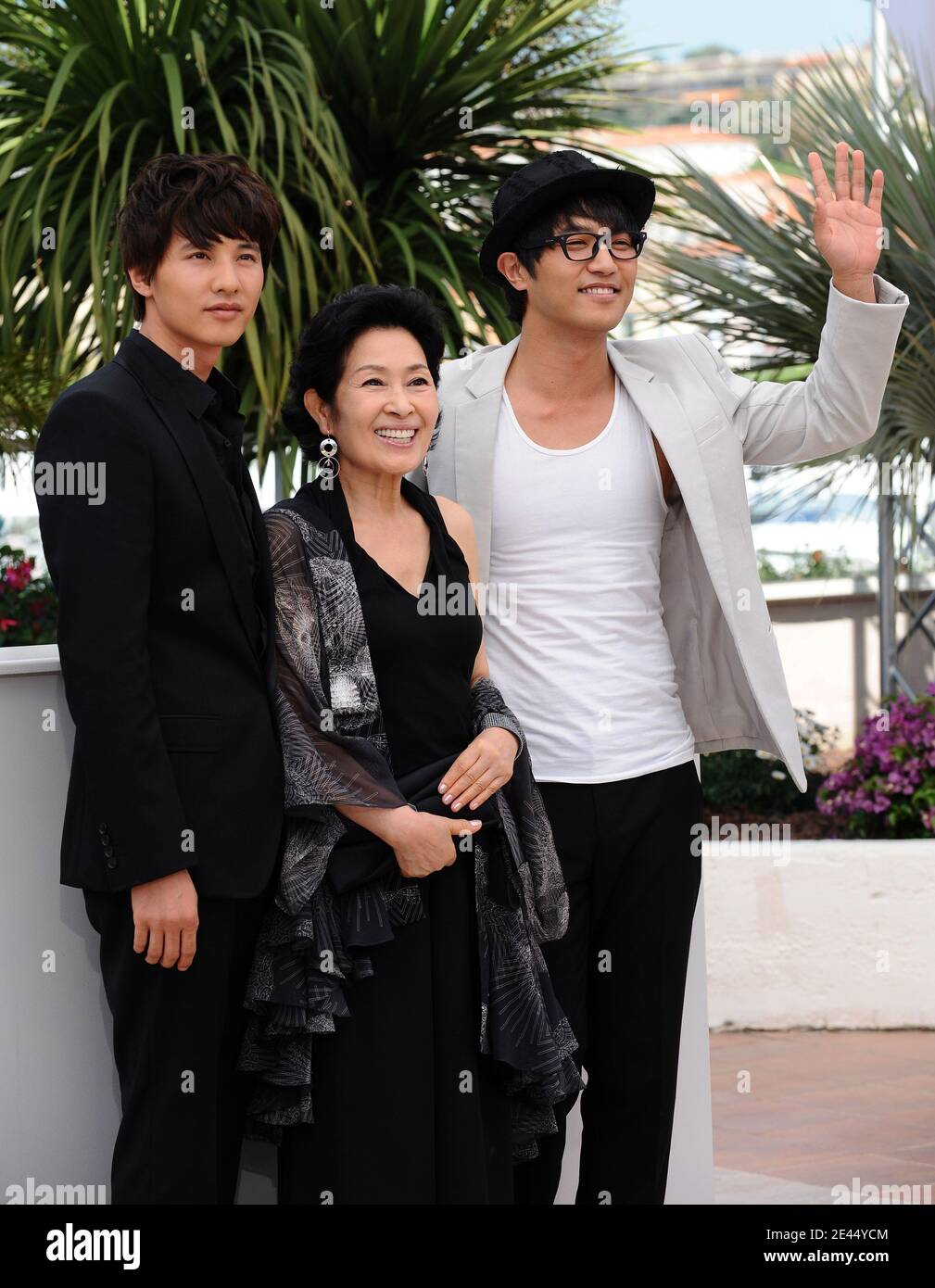 'Jin Goo, Kim Hye-Ja and Won Bin pose during the photo call of ''Mother'' at the 62nd Cannes Film Festival. Cannes, France, May 16, 2009. Photo by Lionel Hahn/ABACAPRESS.COM' Stock Photo