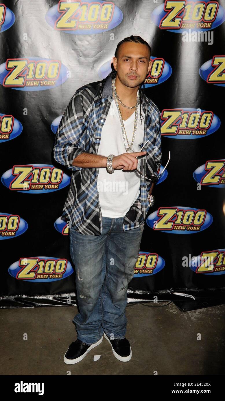 Singer Sean Paul in the press room during Z100's Zootopia 2009 at the Izod  Center in East Rutherford, New Jersey, USA on May 16, 2009. Photo by  Graylock/ABACAPRESS.COM Stock Photo - Alamy