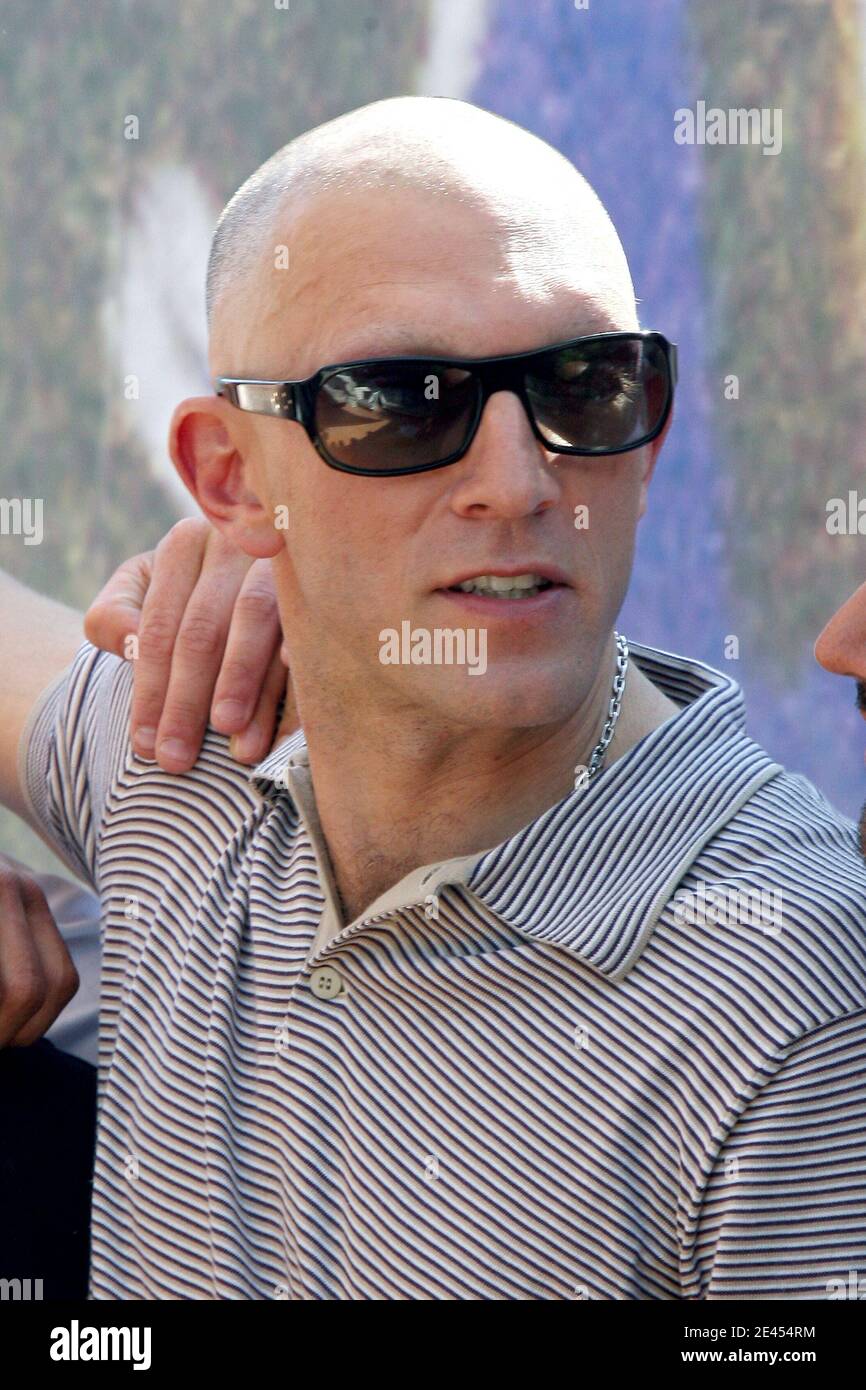 A bald Vincent Cassel poses at the Majestic hotel during the 62nd Cannes  Film Festival in Cannes, southern France on May 19, 2009. Photo by  Gorassini-Guignebourg/ABACAPRESS.COM Stock Photo - Alamy