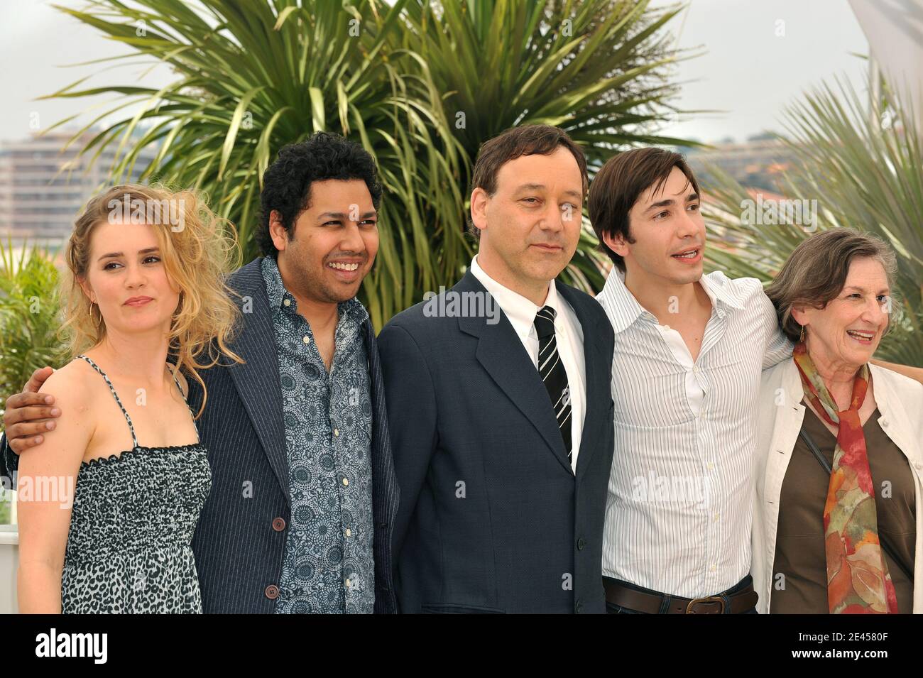 (L-R) Alison Lohman, Dileep Rao, Sam Raimi, Justin Long and Lorna Raver attend the photocall for the film 'Drag Me To Hell at the Palais des Festival during 62nd International Cannes Film Festival in Cannes, France on May 21, 2009. Photo by Nebinger-Orban/ABACAPRESS.COM Stock Photo